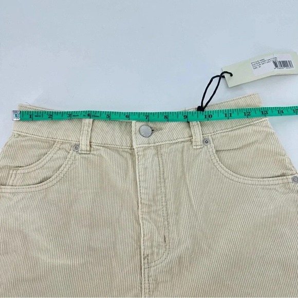 Rolla’s NWT Duster 25 corduroy Shorts in Salt - Picture 12 of 12